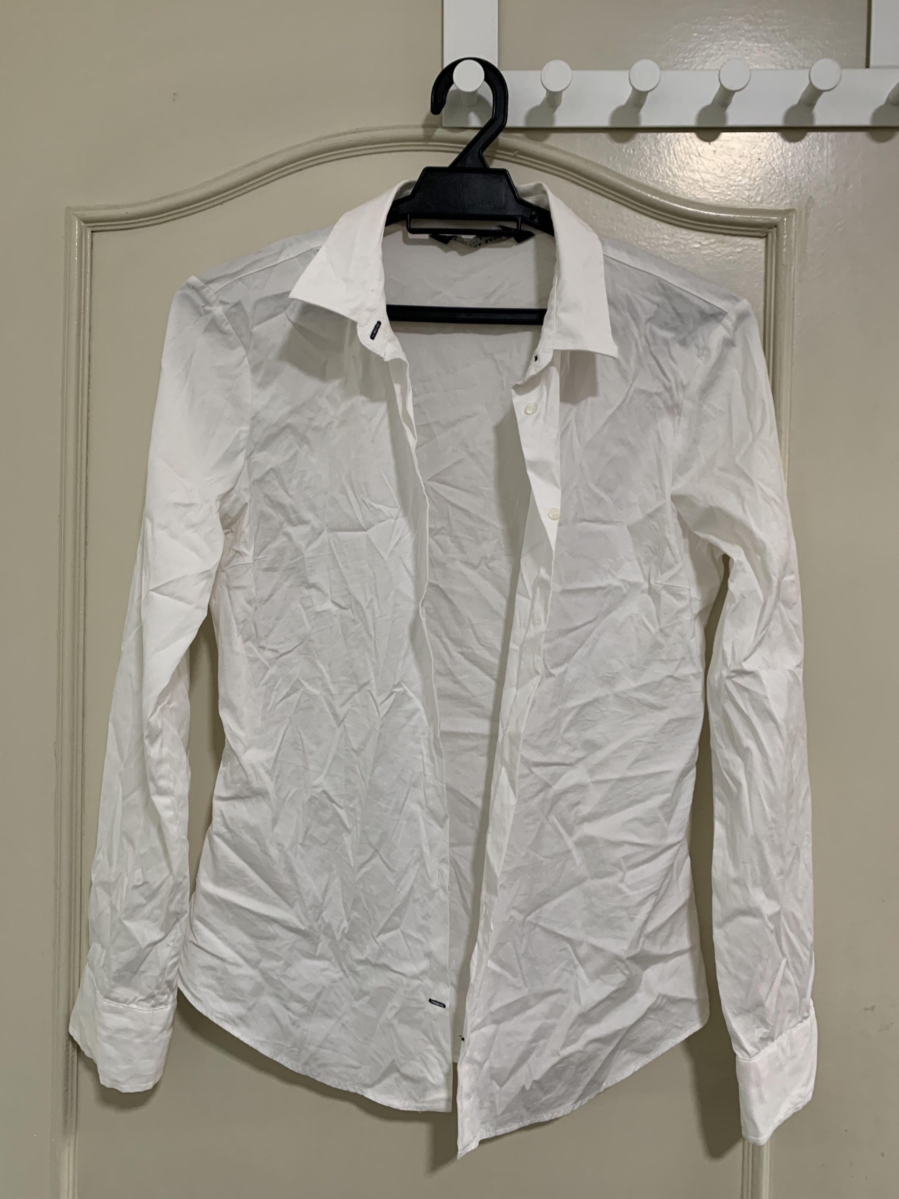 Collared White Top (Category: Tops) located in Petaling Jaya. Submitted by ericachanse (Listing ID 1070782833, Image 1). Description: Condition 9/10. .