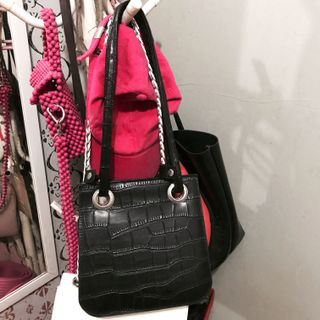 (Kategori: ) berada di . Dikirim oleh reespreloved (ID iklan 1070837793, Gambar 1). Deskripsi: .