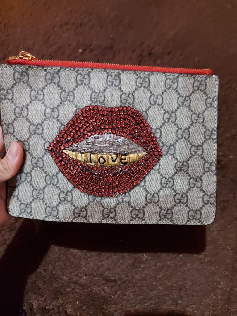 Gucci discount lips pouch