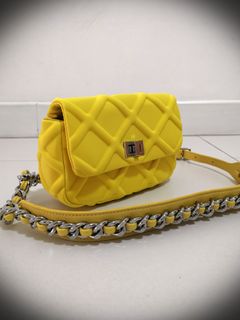 (Category: ) located in . Submitted by jadore_closet (Listing ID 1070811665, Image 1). Description: .