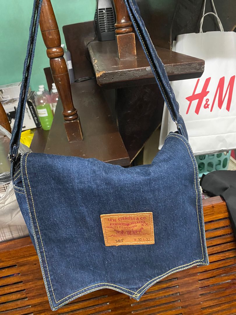 Levi s Sling Bag Women s Fashion Bags Wallets Cross body Bags