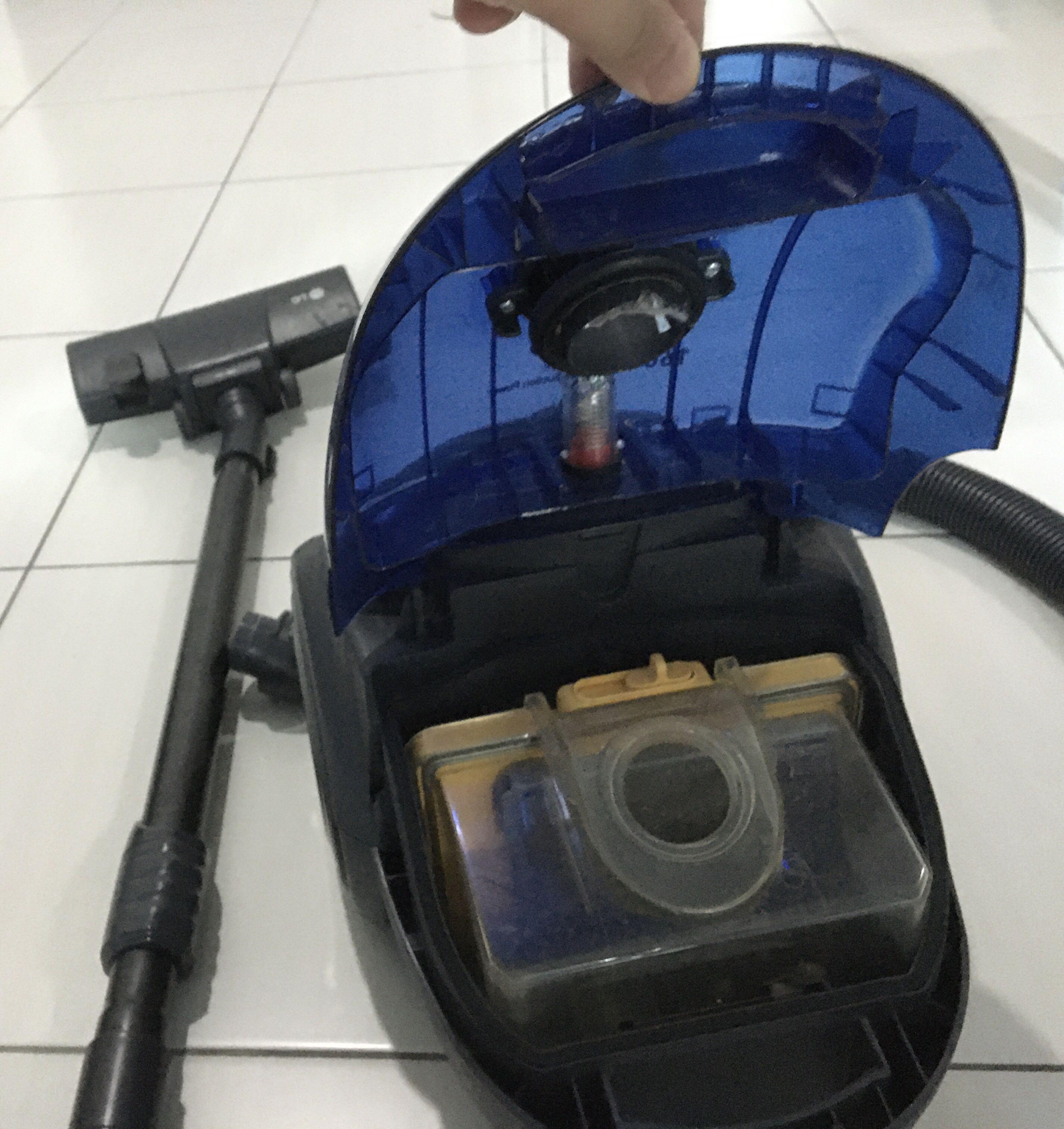 LG Vacuum Cleaner 1600W with 350W Suction Power (Model No vcp963stc