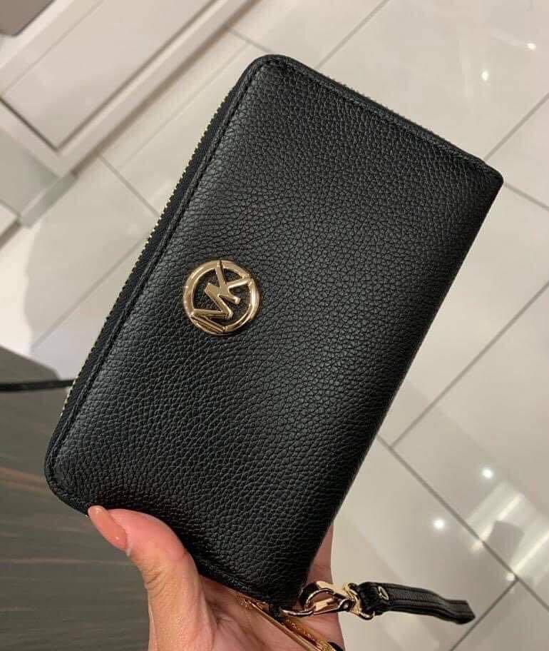 Michael Kors Long wallet / CP wallet (Category: Luxury Bags & Wallets) located in Manila. Submitted by lean14 (Listing ID 1070853639, Image 1). Description: Brand new 💯 Authentic Moneyback guarantee if proven fake! with carecard and tag.
