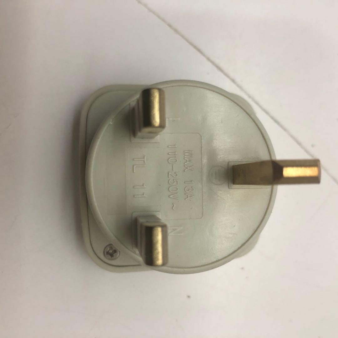 Multiplug Adaptor （分類：電腦線、轉接線及轉換器）位於 Hong Kong。 由 bear_n_cat 提交（商品編號 1070746080，圖片 3）。簡介： 👆🏼 click above for more photos 😎 Condition: 95% new, in very good condition Change from most types of plugs to this three pronged plug。