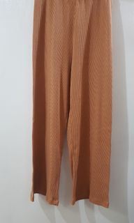 (Category: ) located in . Submitted by lowbuypreloved (Listing ID 1070830181, Image 1). Description: .