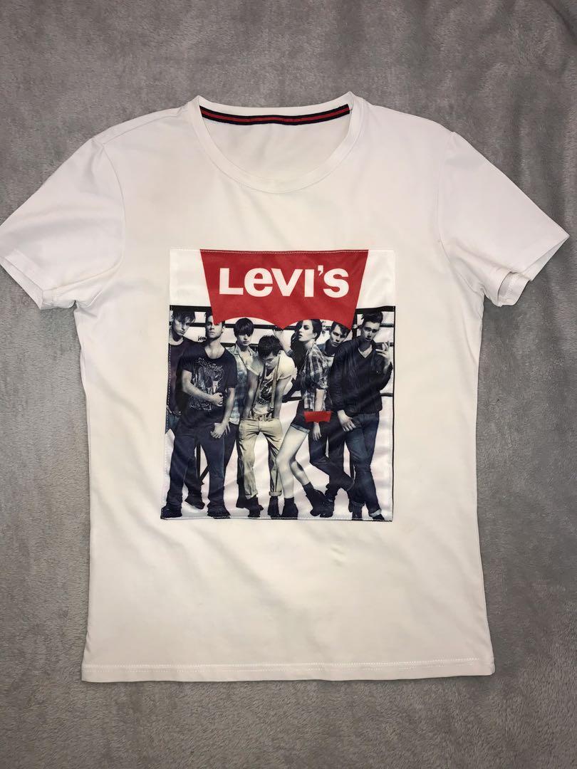 Levis Graphic T-shirt, Men's Fashion, Tops & Sets, Tshirts & Polo Shirts on  Carousell