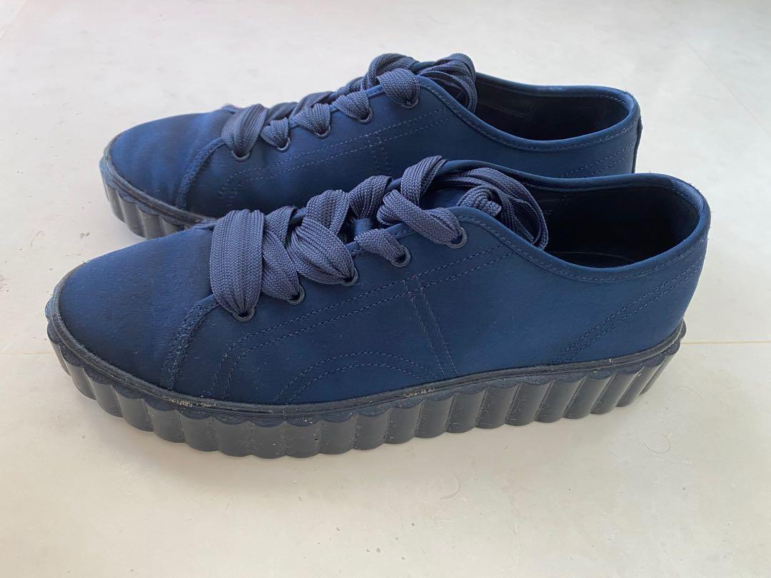 Tory burch scallop sneaker on sale