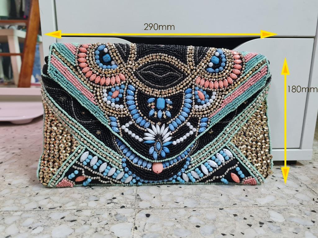 Atmosphere clutch bags top