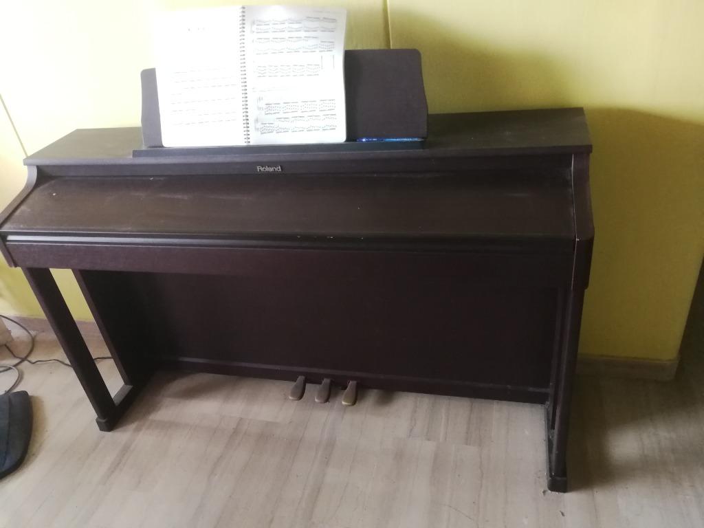 Roland HP203 Digital Piano in Excellent Condition