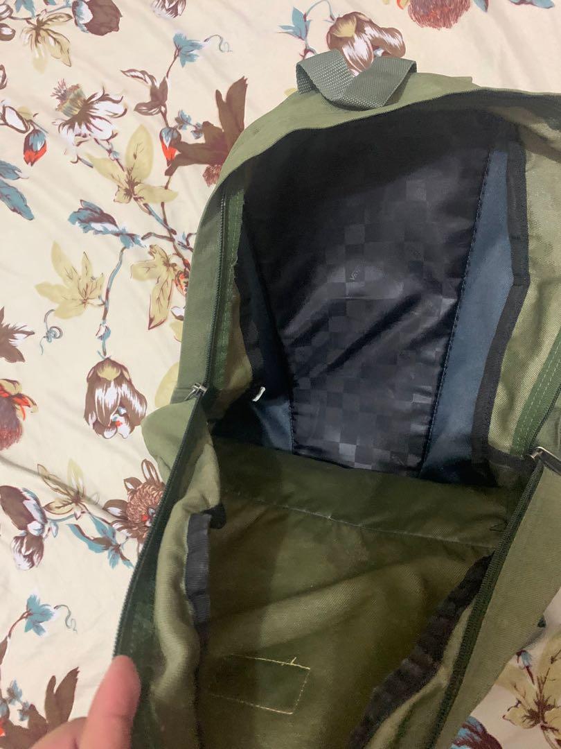 Vans Backpack (Category: Backpacks) located in San Jose del Monte. Submitted by clydekevin08 (Listing ID 1070809339, Image 2). Description: In good condition..800 +sf.