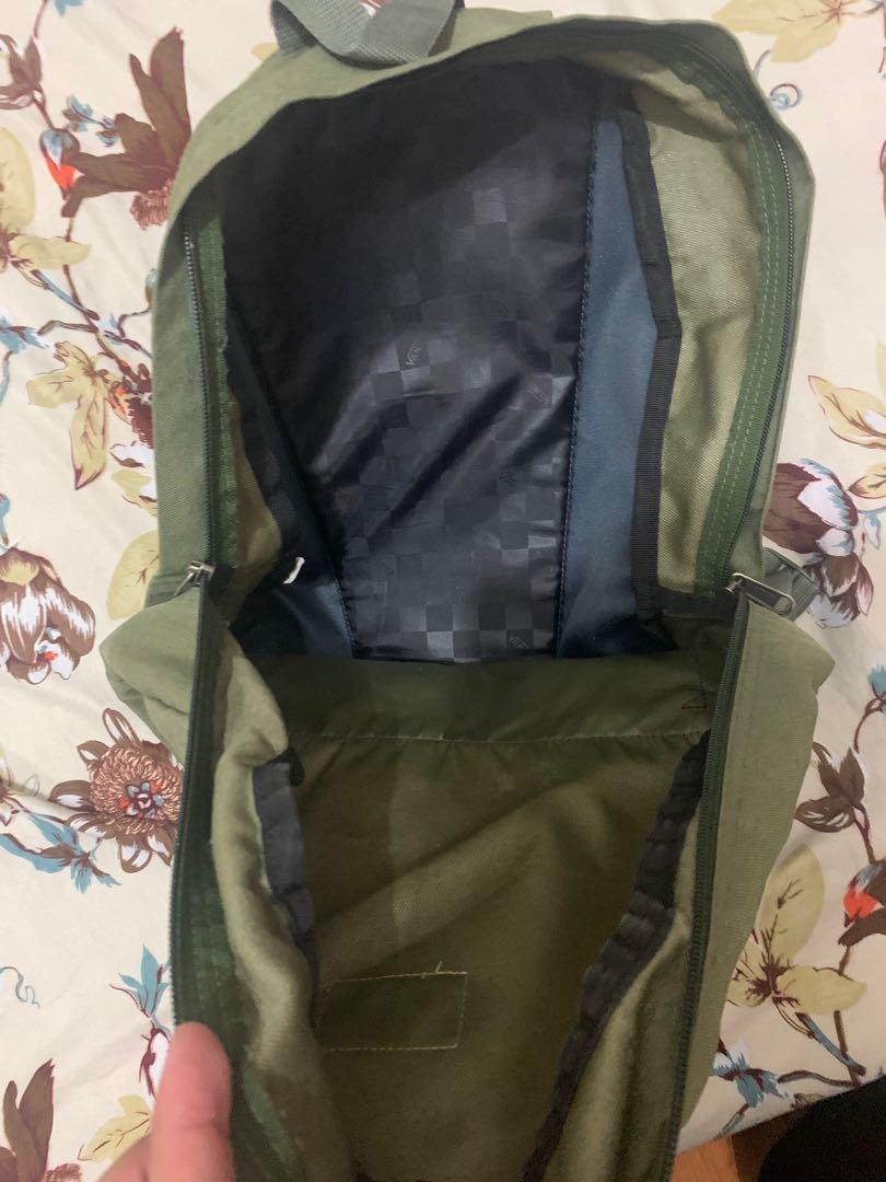 Vans Backpack (Category: Backpacks) located in San Jose del Monte. Submitted by clydekevin08 (Listing ID 1070809339, Image 3). Description: In good condition..800 +sf.