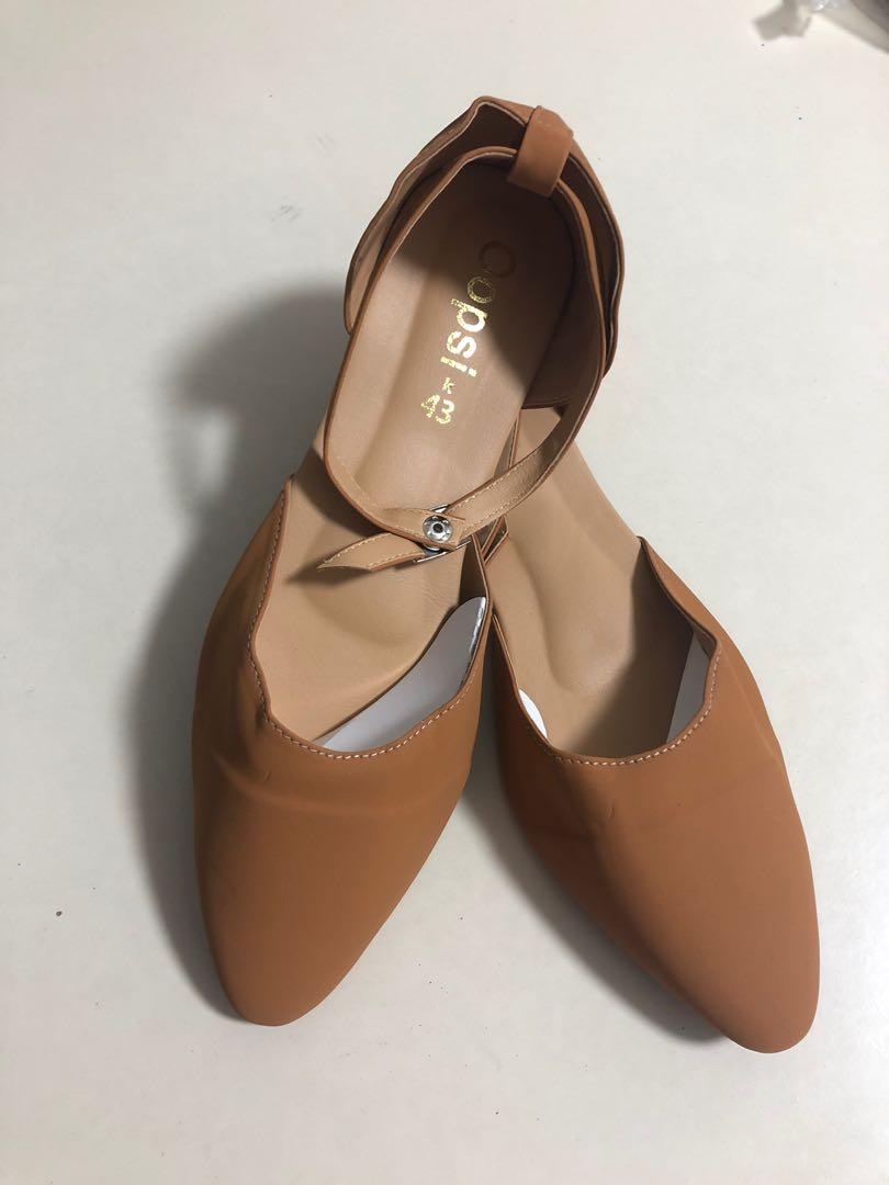 wide width pointed flats