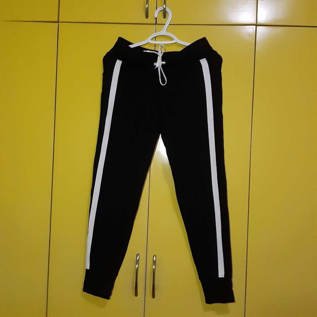 F21 jogger pants top