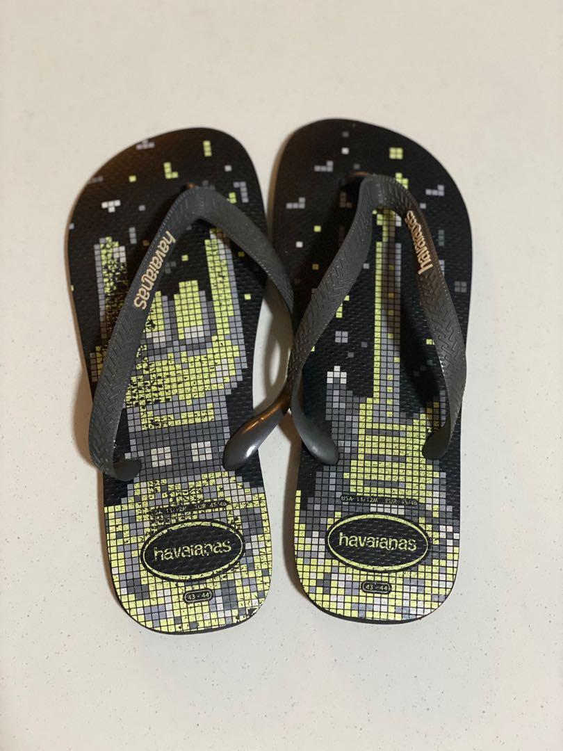 Havaianas glow in the dark store