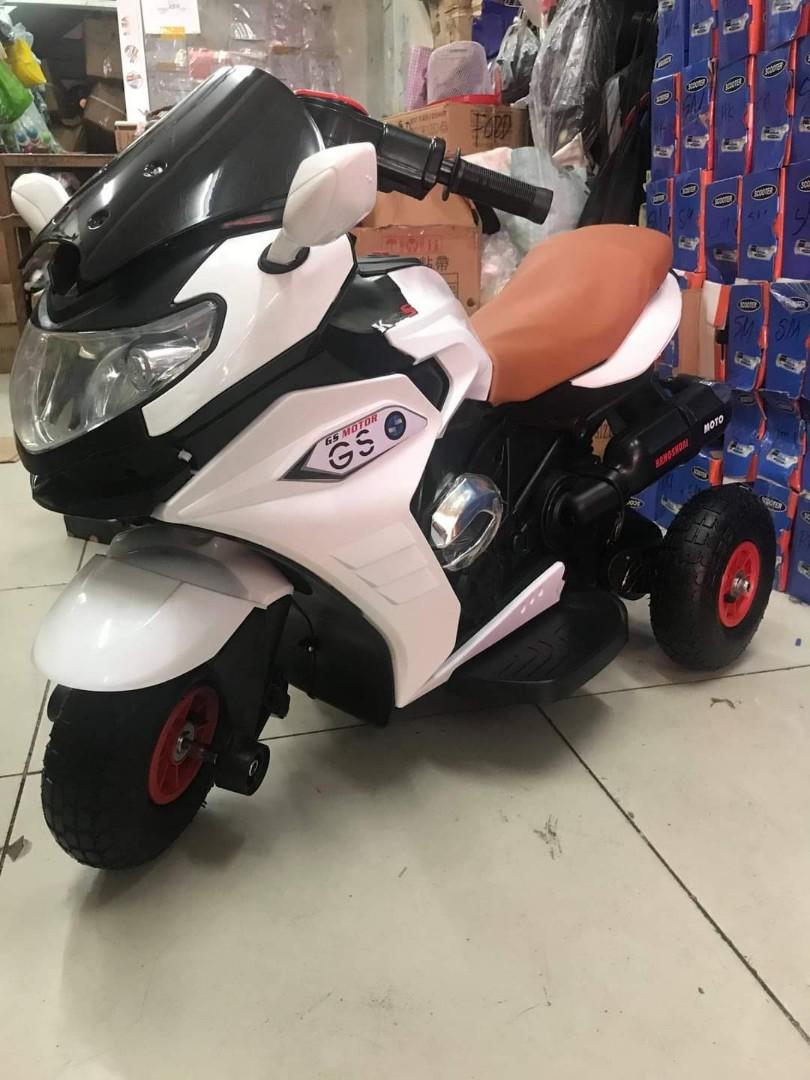 GS kids motorcycle (Category: Car Seats) located in Mandaluyong City. Submitted by shopmla (Listing ID 1070987570, Image 1). Description: BIG SALE GS kids motorcycle Php 5,500 Free delivery MM Leather seat Rubber tires Sound with mp3 🎶 usb port and memory card🖥 dual-drive🚜🚜 rechargeable ⚡ 12V⚡ Chargetime 8-12hours Use time 2 hours 👍 👍 👍 Best to 2-12 years old 👶 👶 Net weight about 15kg 📦 maximum for 50kg 105*48*76(cm) white,red,blue colo