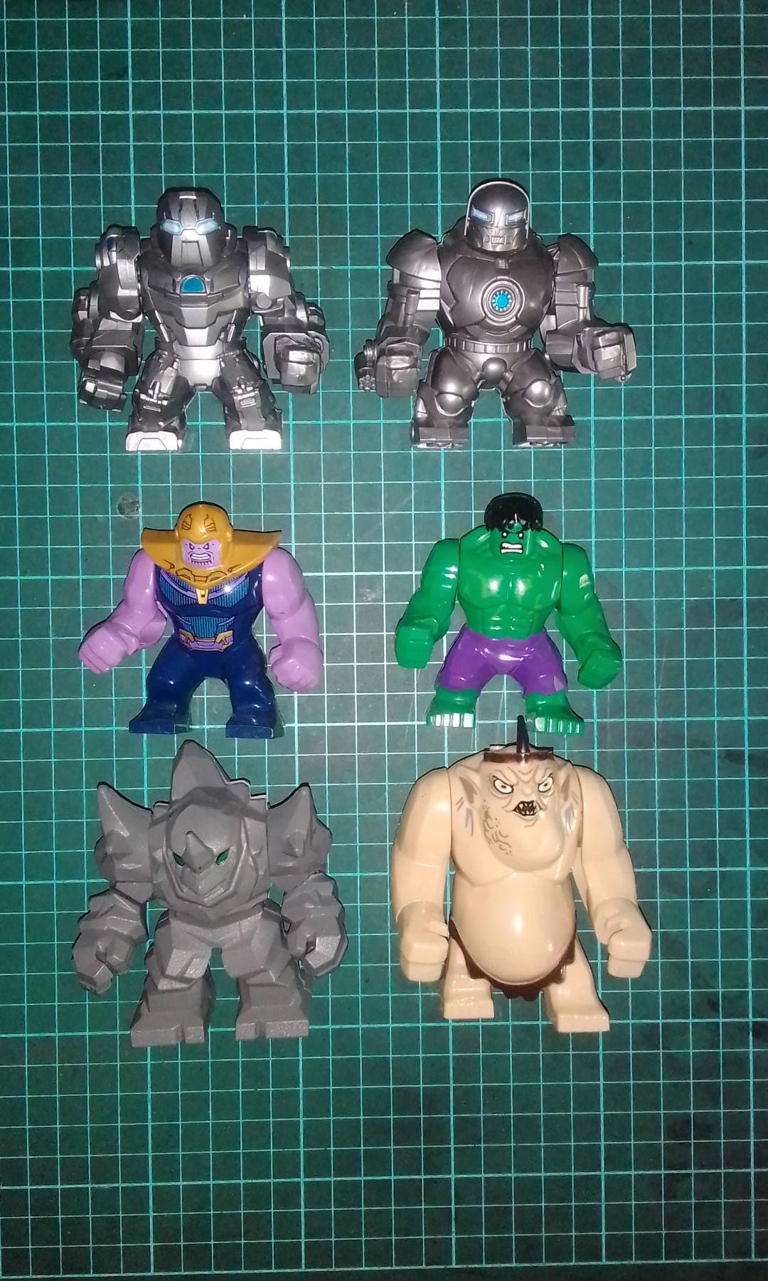 Lego big 2025 fig hulkbuster