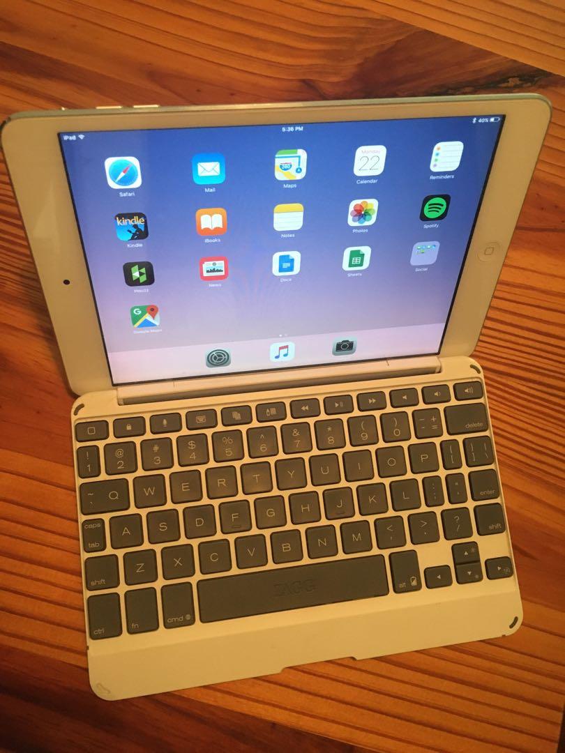 Ipad mini 2 with zagg keyboard （分類：平板電腦 - iPad）位於 Hong Kong。 由 elyssep 提交（商品編號 1071004519，圖片 1）。簡介： Silver, wifi, 16gb Works perfectly like a mini laptop。
