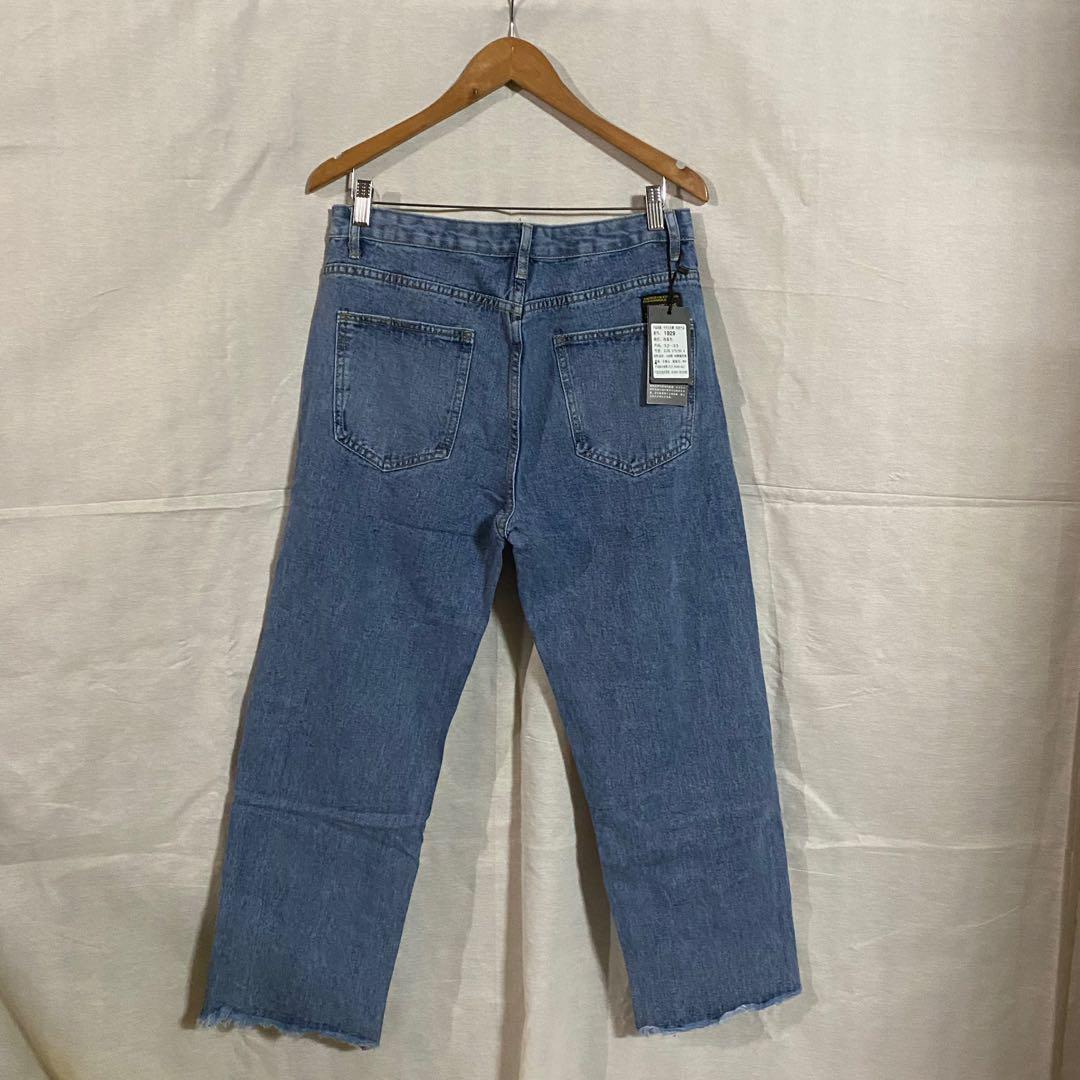 KOREAN MOM JEANS (Size 32-33) (Category: Jeans) located in Pasig City. Submitted by millenhaul (Listing ID 1071032763, Image 2). Description: .