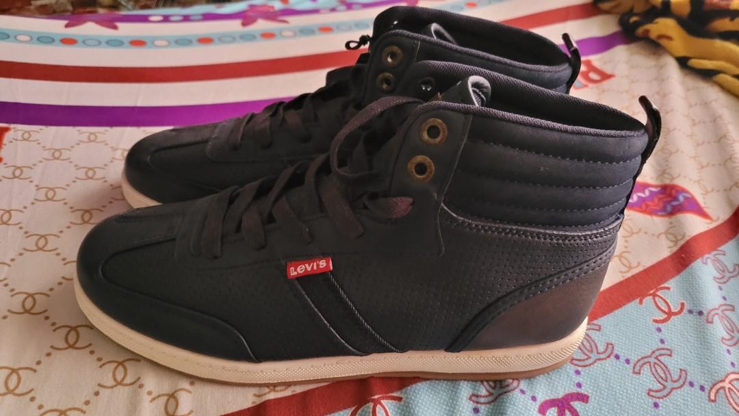 Levis Comfort Shoes, Men's Fashion, Footwear, Sneakers on Carousell
