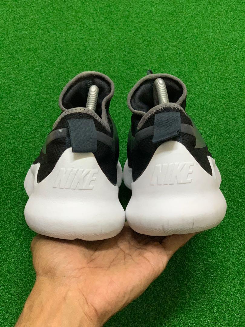 Nike aptare essential hot sale