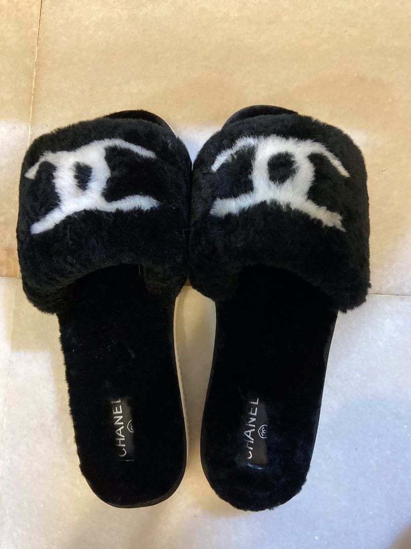 Chanel discount fuzzy slides