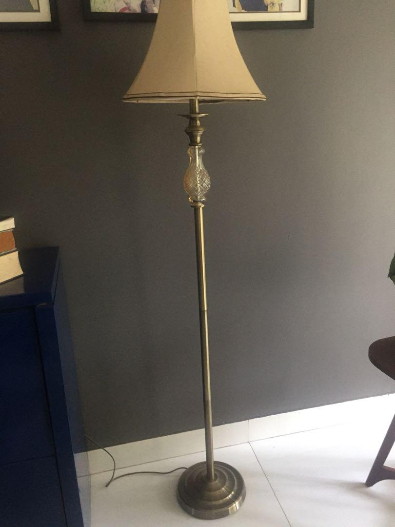 Standing shop lamp informa