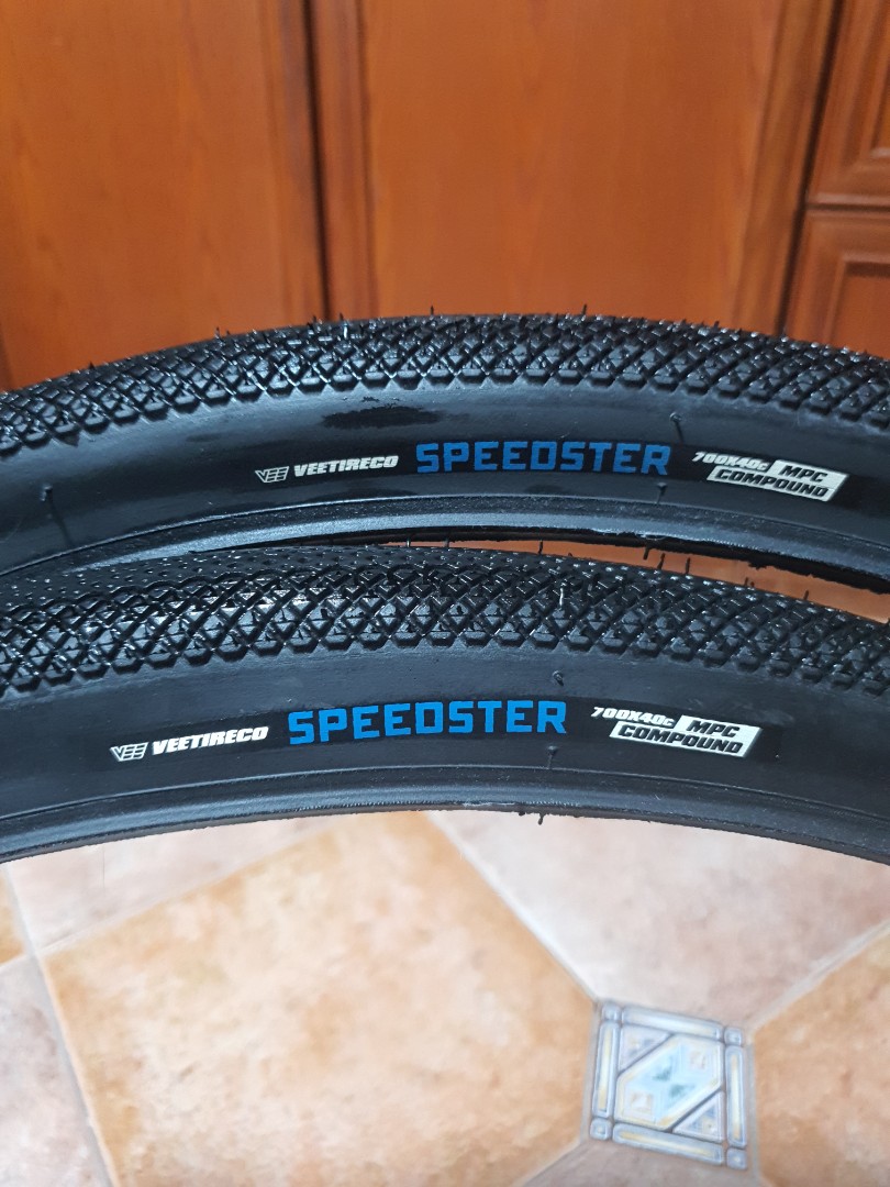 700x40c tires