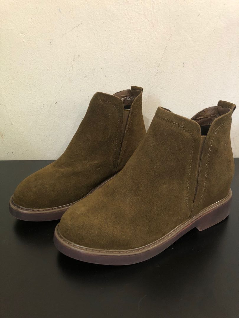 Khaki boots