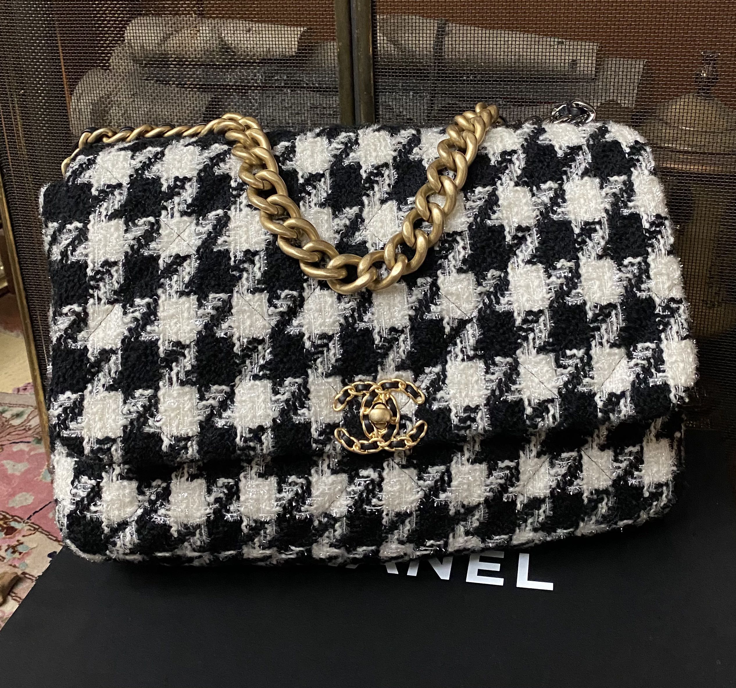 Pre-owned Chanel Tweed Houndstooth Chain Shoulder Bag In Black