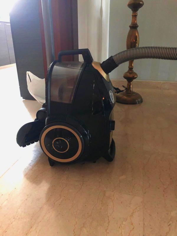Bosch Bagless Vacuum Cleaner, Electronics, Others on Carousell