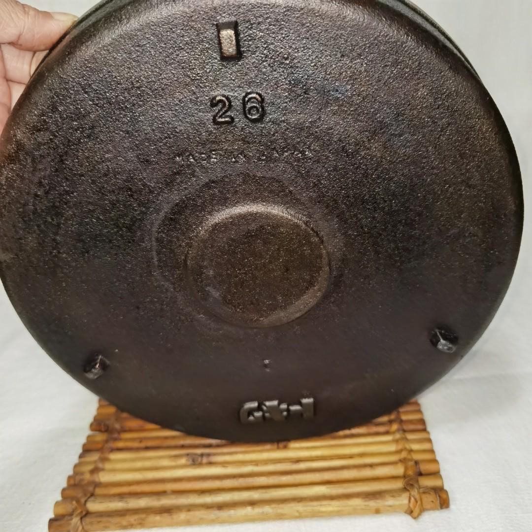 CastIron baking pan (Category: Bakeware) located in Valenzuela. Submitted by shikkufindsmla (Listing ID 1071172384, Image 2). Description: Preloved Cast Iron baking pan D:26cm GOOD CONDITION *pre-seasoned ₱450 ONLY.