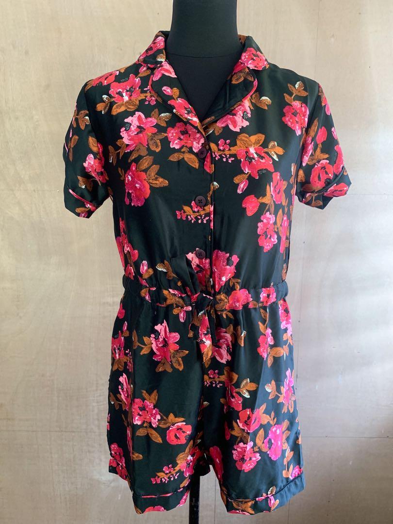 COTTON ON FLORAL ROMPER (Category: Rompers) located in Cavite. Submitted by istinej (Listing ID 1071182927, Image 1). Description: can fit S-M used once silk yun tela.
