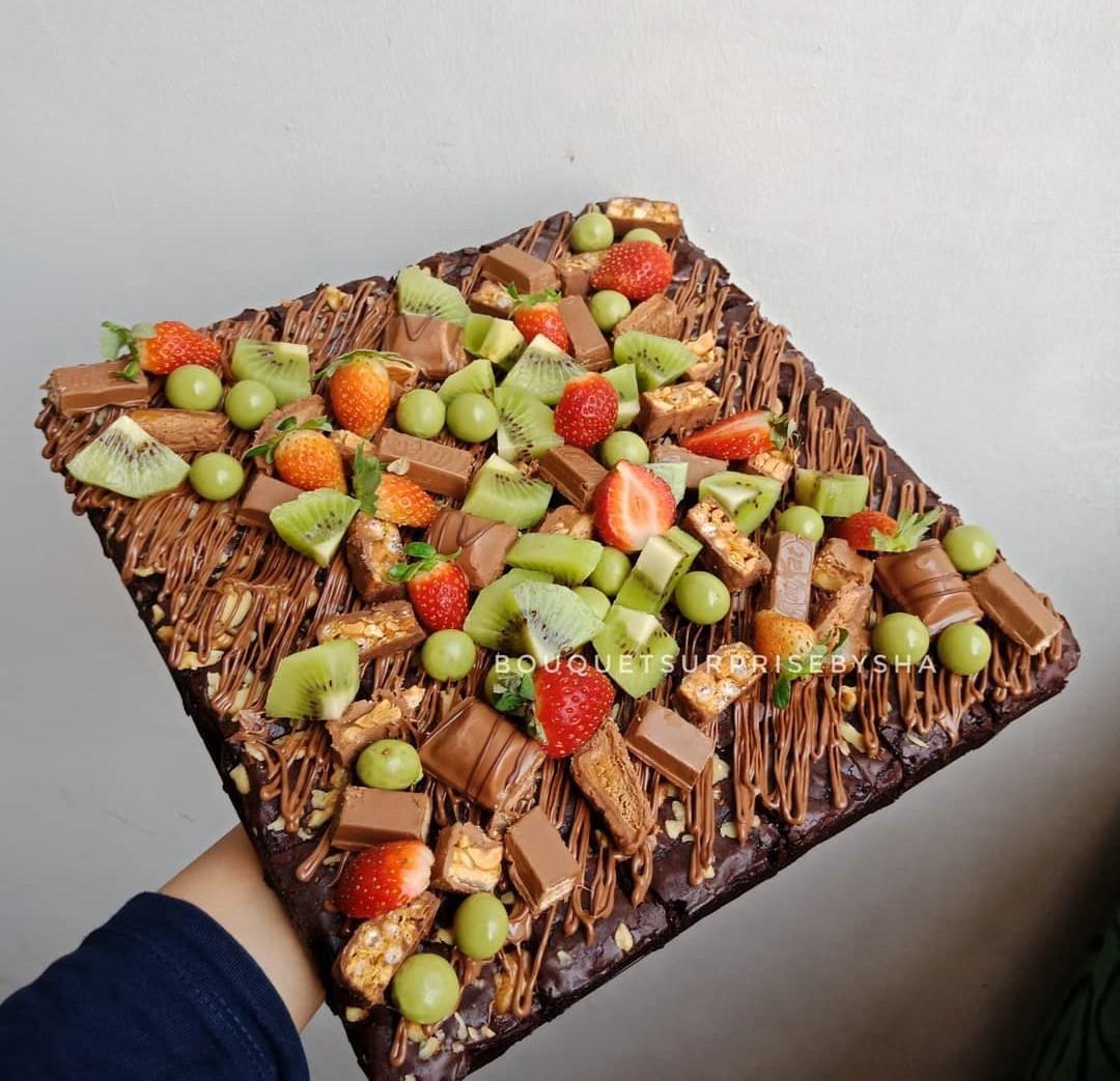 Halal Brownies with Topping, Food & Drinks, Homemade Bakes on Carousell