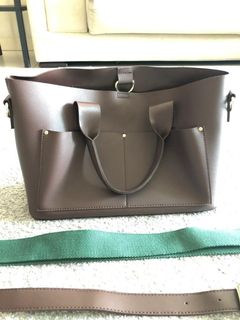 (Category: ) located in . Submitted by ninetenpreloved (Listing ID 1071150300, Image 1). Description: .