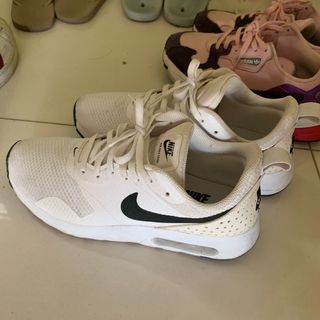 (Category: ) located in . Submitted by yellowayellow (Listing ID 1071189661, Image 1). Description: .
