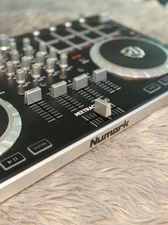 Numark Turntable
