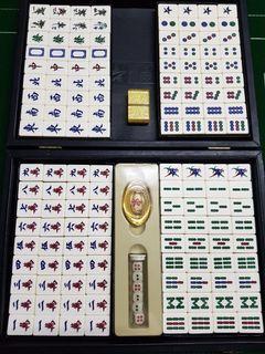 SK Jewellery Has A 999 Pure Gold Mahjong Set With Poker Chips