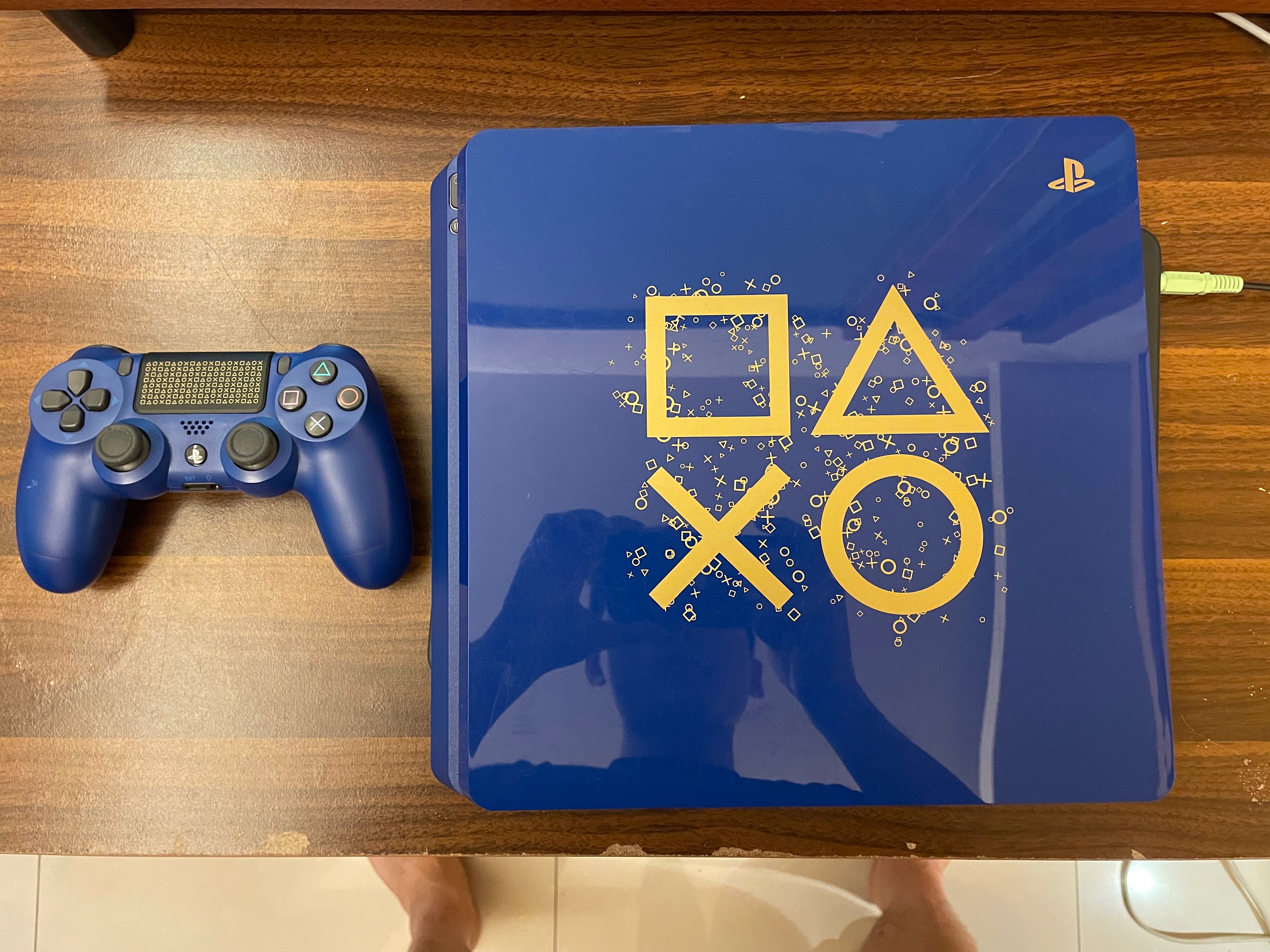 Ps4 Slim 限量特仕版, 電玩遊戲, 電子遊戲機, PlayStation在旋轉拍賣