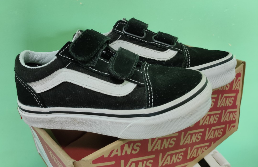 vans with 2 straps