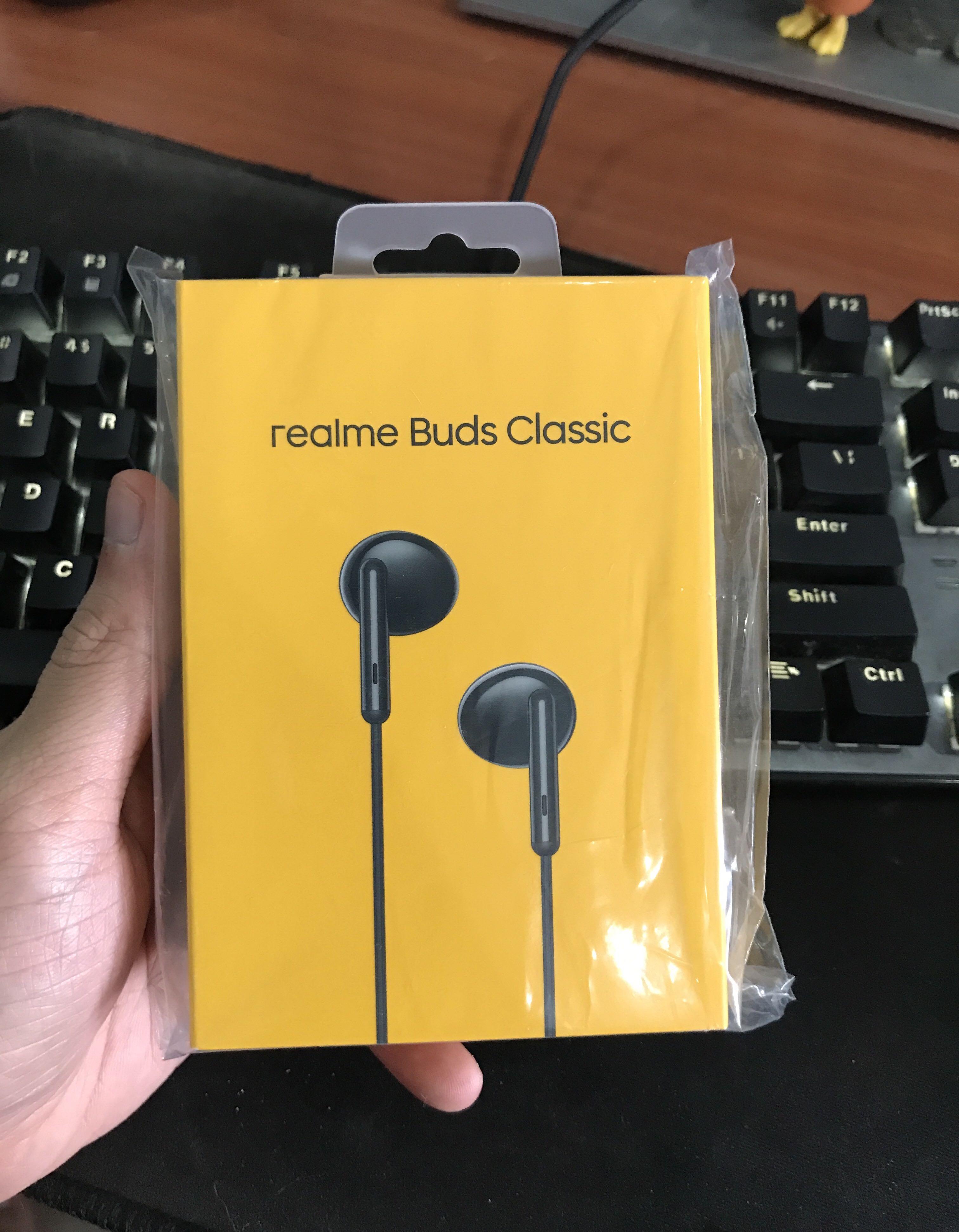 Realme hotsell earphones box