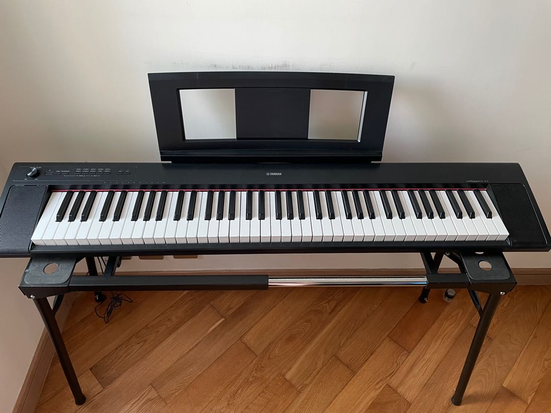 得価最新作[美品] YAMAHA NP-30 スタイリッシュな76鍵盤キーボード/練習に最適！ [QI874] ヤマハ