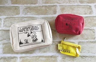 Brand New, Free Regular Mail, Snoopy Cosmetic Bag Set of 3 Pieces SNOOPY PEANUTS x Freak Store Pouch with Window Set of 3 Japanese Magazine Supplement64228236046339110