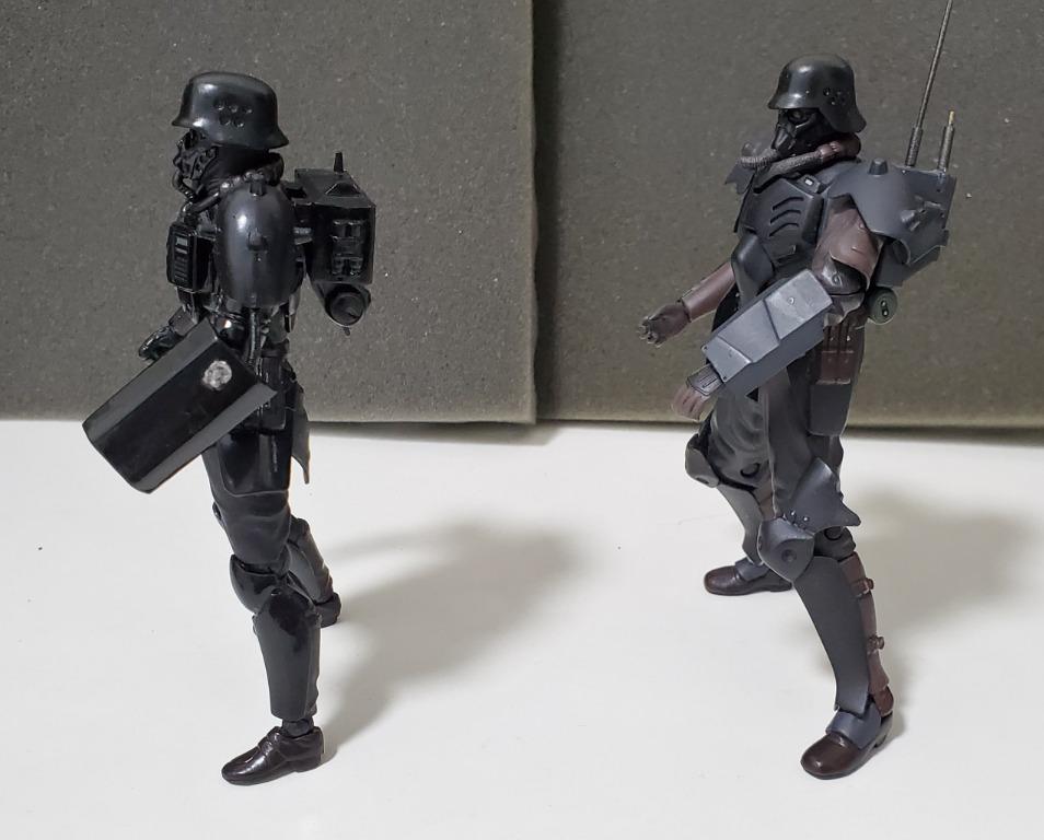 日本動畫人狼JIN-ROH The Wolf Brigade 塑膠裝甲服Figure 兩個, 興趣及 