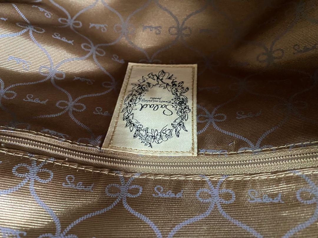 💯 Authentic Salad bag (Category: Purses & Pouches) located in Quezon City. Submitted by irenerc (Listing ID 1071387163, Image 3). Description: 💯 Authentic Salad kelly style bag for only P3,580. So pretty in person. Used but not abused 🥰 all hardware are still gold. RFs decluttering. .