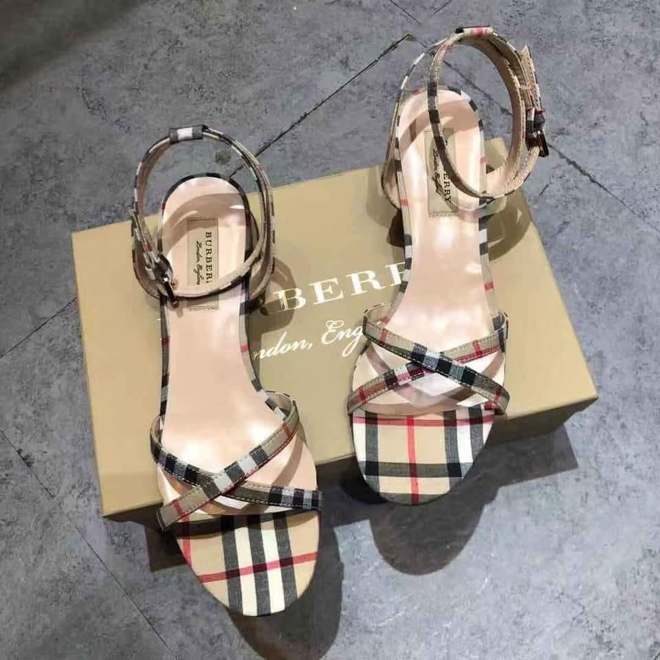 Burberry block 2025 heels