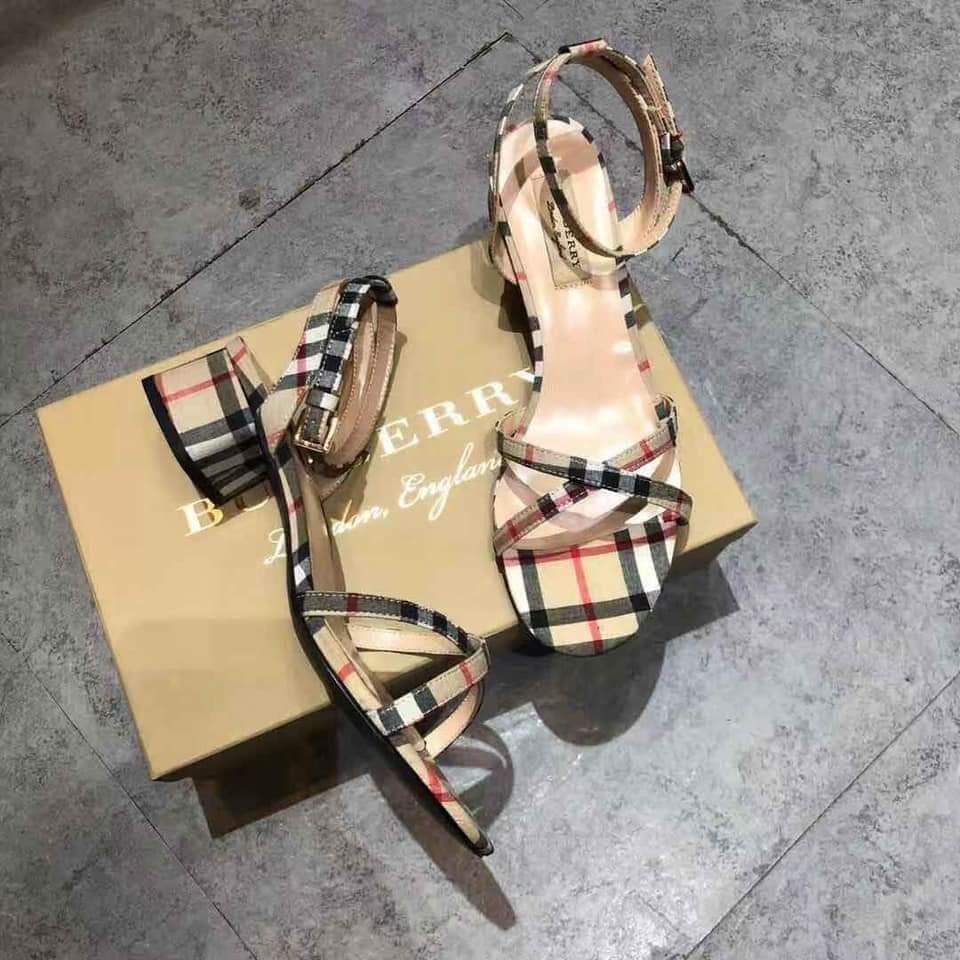 Burberry outlet block heel