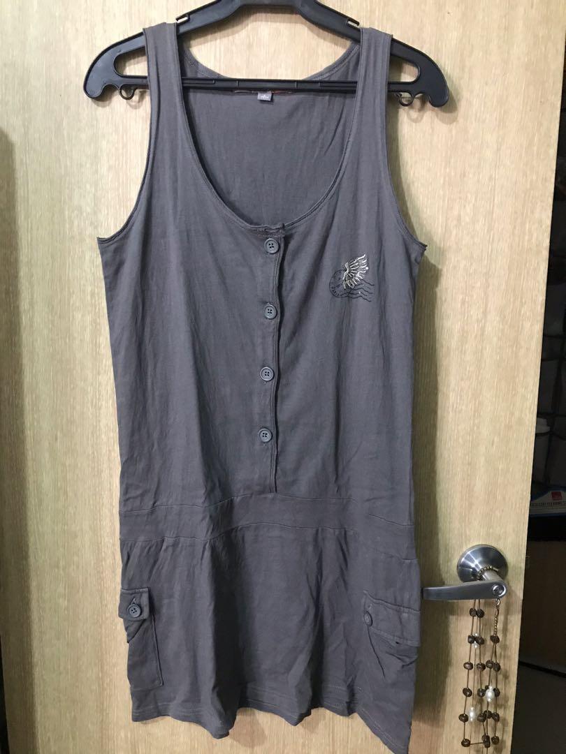 Gray sleeveless (Category: Dresses) located in Famy. Submitted by echolima21 (Listing ID 1071363042, Image 1). Description: Samuel & Kevin Large Gray sleeveless Pwede sha lagyan ng inner shirt Let me know if you need to see measurements.