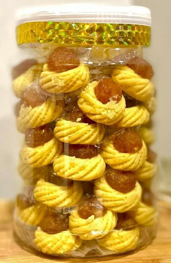 Kuih Raya Cookies Tart Pavlova Dahlia Cadbury Tart Semperit Bahulu Everything Else On Carousell