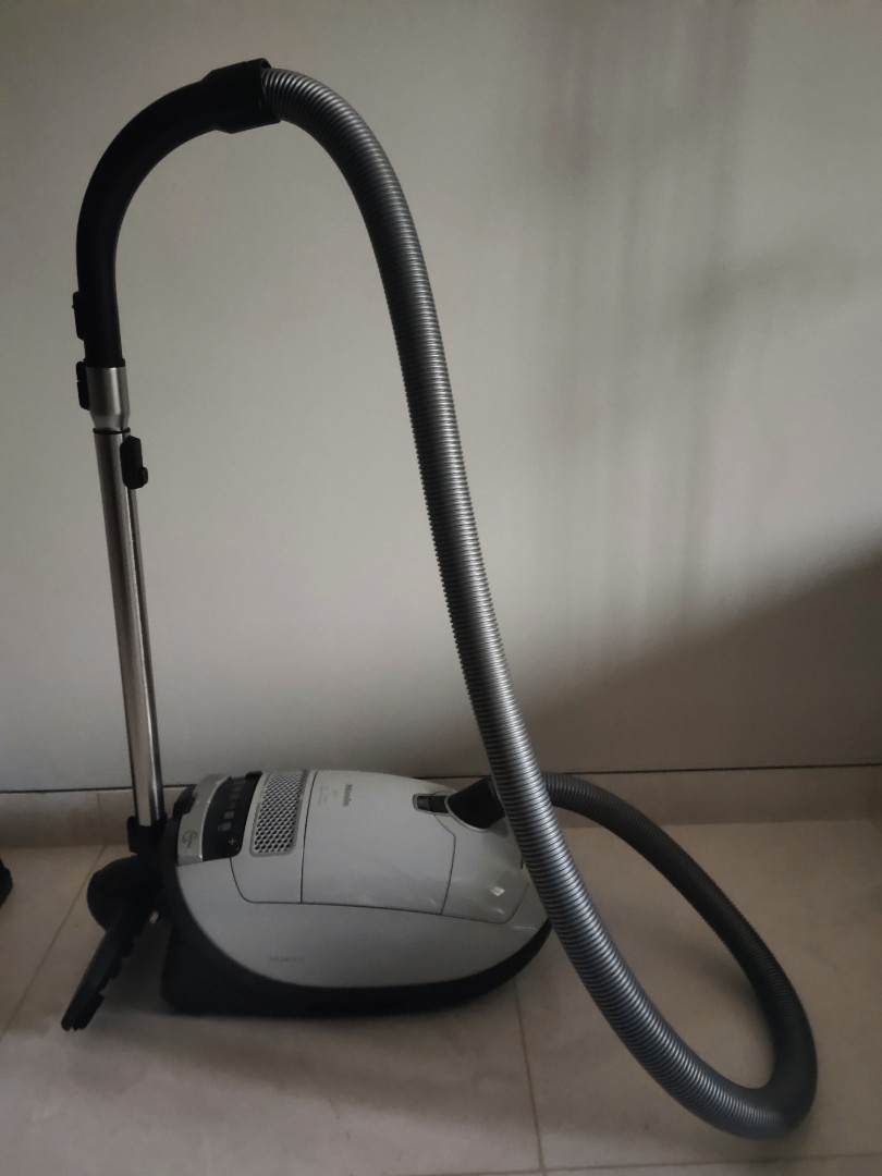 Miele S8310 Vacuum Cleaner, TV \u0026 Home 