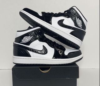 (Category: ) located in . Submitted by sneaker_clt (Listing ID 1071490786, Image 1). Description: .